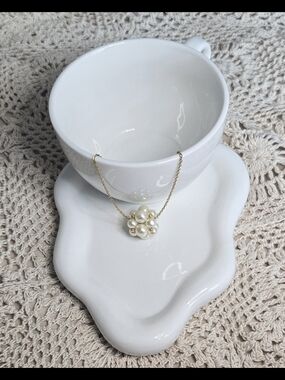 Cluster Pearl Pendant Necklace in White and Gold - Peyote Stitch